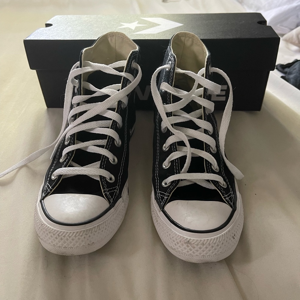 Black Converse, Women’s size 8, Men’s size 6. Worn 3-4 times